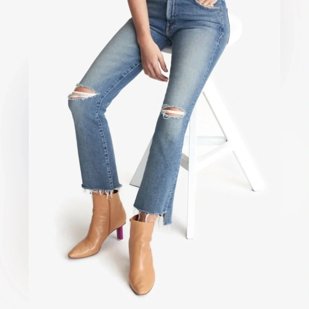 MOTHER The Insider Crop Step Fray Jeans Reckless on Shiny White Vespa​​​​ - Picture 2 of 13